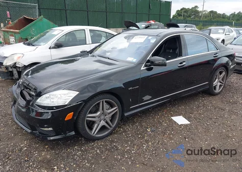 2011 Mercedes-Benz S 63 Amg z USA, uszkodzony, nr VIN WDDNG7EB1BA377153
